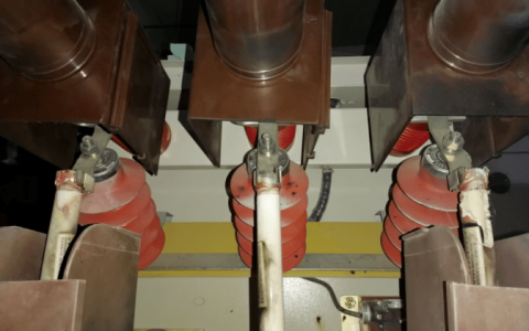 10kV故障电工查不出原因，女高级电工一语道破问题，同行：高手就是不一样！